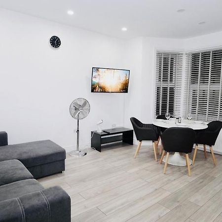 E2M Stays Lovely Apt Close To Ilford Station With Free Parking 외부 사진